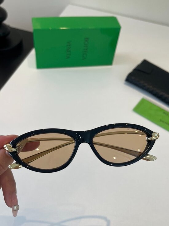 Bottega Veneta Classic Cat-Eye Black Frame Sunglasses with Metal Knot Detail main image 5